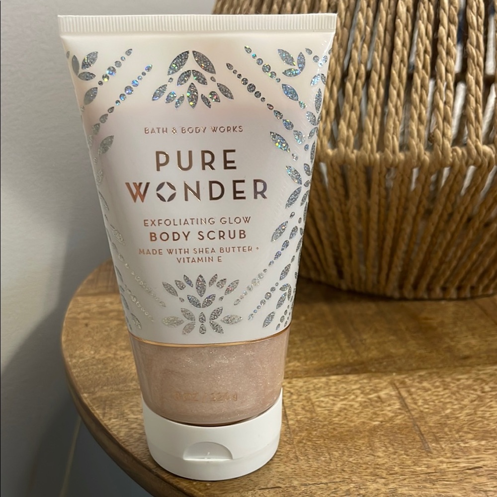 Bath & Body Works Pure Wonder Exfoliating Glow Body Scrub